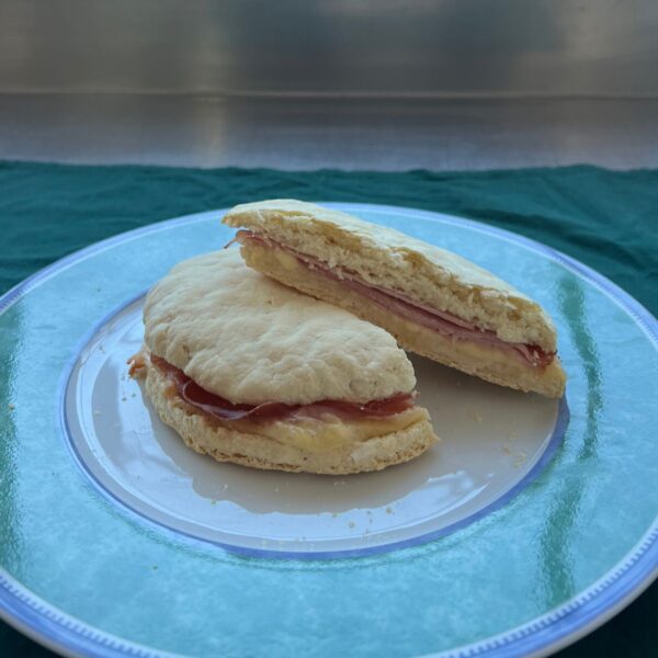 Sandwich de Pan Arabe de Lomito y Queso