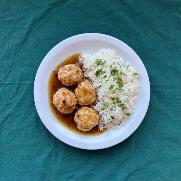 Albondigas de Pollo con salsa demi-glace y Arroz