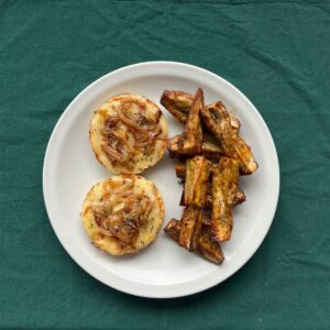 Hamburguesa a la Fugazzetta con Batatas Asadas
