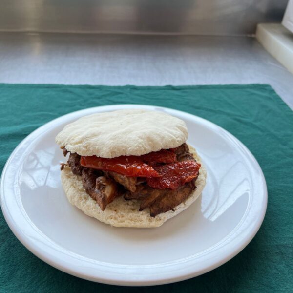Sandwich de Pan Arabe de Pollo y Tomate - Imagen 2