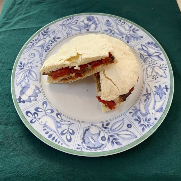 Sandwich de Pan Arabe de Pollo y Tomate